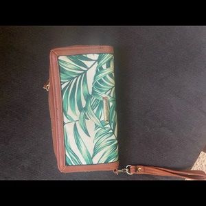 Enzo Angiolini wallet